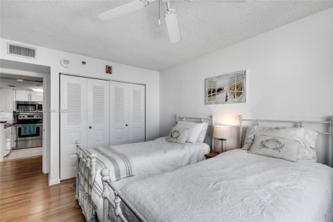 Condo in Miami, Florida, 1 bedroom  № 1977244 - photo 24