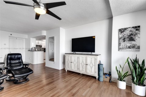 Condo in Miami, Florida, 1 bedroom  № 1977244 - photo 8