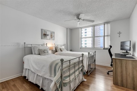 Condo in Miami, Florida, 1 bedroom  № 1977244 - photo 22