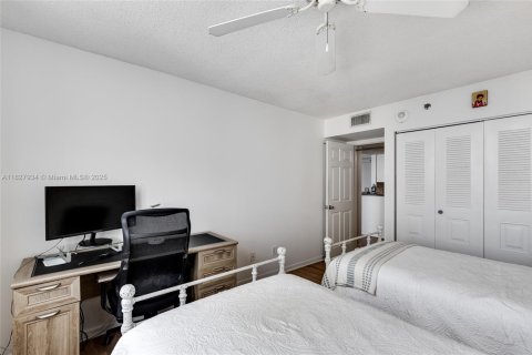 Condo in Miami, Florida, 1 bedroom  № 1977244 - photo 25