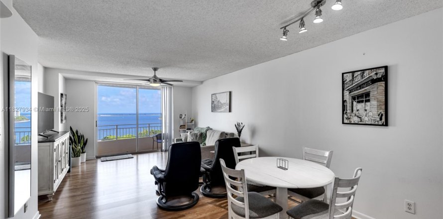 Condo in Miami, Florida, 1 bedroom  № 1977244