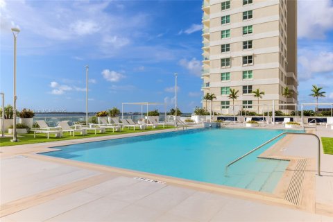 Condo in Miami, Florida, 1 bedroom  № 1977244 - photo 28