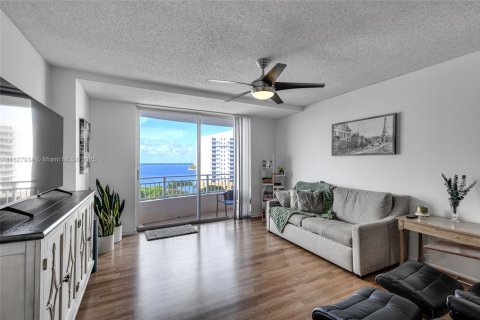 Condo in Miami, Florida, 1 bedroom  № 1977244 - photo 5