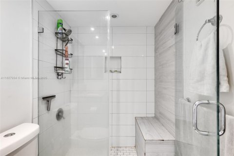 Condo in Miami, Florida, 1 bedroom  № 1977244 - photo 27