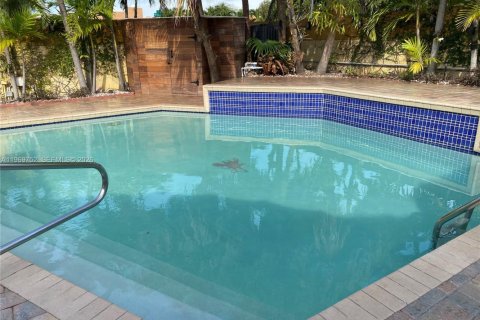 Casa en alquiler en Miami, Florida, 3 dormitorios, 139.17 m2 № 2030719 - foto 30