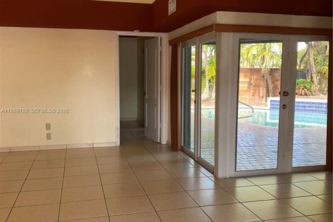 Casa en alquiler en Miami, Florida, 3 dormitorios, 139.17 m2 № 2030719 - foto 7