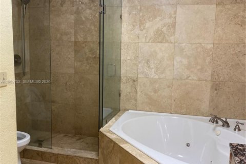 Casa en alquiler en Miami, Florida, 3 dormitorios, 139.17 m2 № 2030719 - foto 12