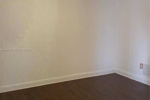 Casa en alquiler en Miami, Florida, 3 dormitorios, 139.17 m2 № 2030719 - foto 23