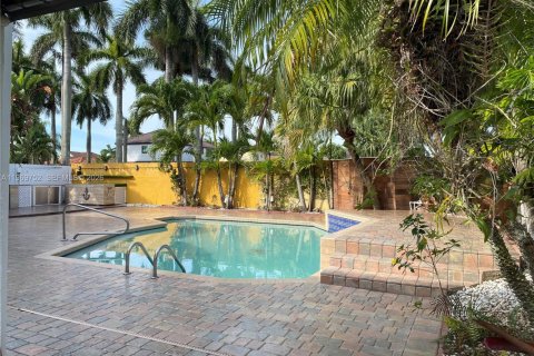 Casa en alquiler en Miami, Florida, 3 dormitorios, 139.17 m2 № 2030719 - foto 26