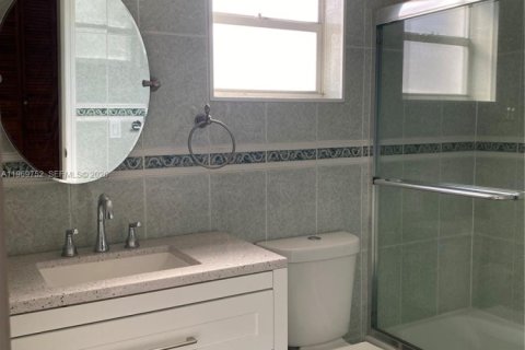 Casa en alquiler en Miami, Florida, 3 dormitorios, 139.17 m2 № 2030719 - foto 17