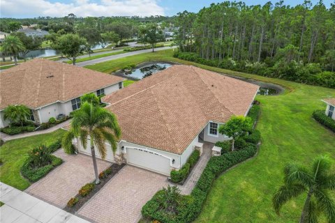 House in North Port, Florida 2 bedrooms, 138.61 sq.m. № 2203296 - photo 4