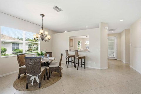 House in North Port, Florida 2 bedrooms, 138.61 sq.m. № 2203296 - photo 11
