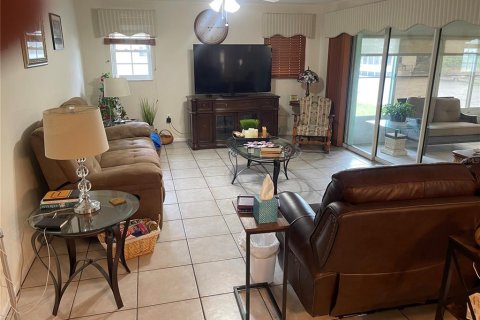 House in Okeechobee, Florida 3 bedrooms, 159.51 sq.m. № 1355564 - photo 9