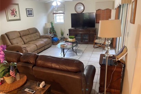 House in Okeechobee, Florida 3 bedrooms, 159.51 sq.m. № 1355564 - photo 10