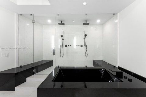 Copropriété à vendre à Sunny Isles Beach, Floride: 4 chambres, 294.59 m2 № 1966356 - photo 26