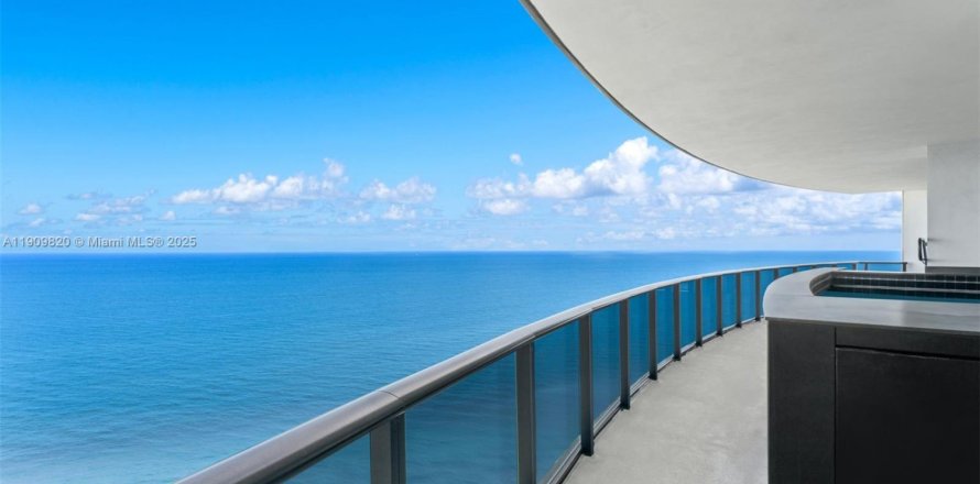 Condo à Sunny Isles Beach, Floride, 4 chambres  № 1966356