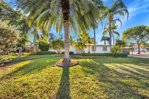 Villa ou maison à vendre à Cutler Bay, Floride: 3 chambres, 133.5 m2 № 2005096 - photo 2