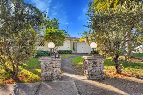 Villa ou maison à vendre à Cutler Bay, Floride: 3 chambres, 133.5 m2 № 2005096 - photo 4