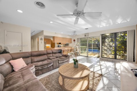 Villa ou maison à vendre à Cutler Bay, Floride: 3 chambres, 133.5 m2 № 2005096 - photo 11