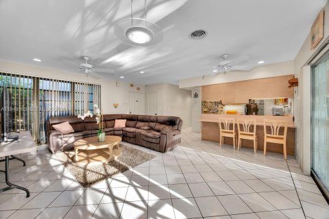 Villa ou maison à vendre à Cutler Bay, Floride: 3 chambres, 133.5 m2 № 2005096 - photo 12