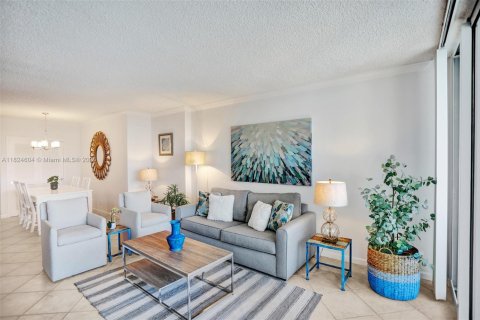 Condo in Hollywood, Florida, 1 bedroom  № 1807789 - photo 4