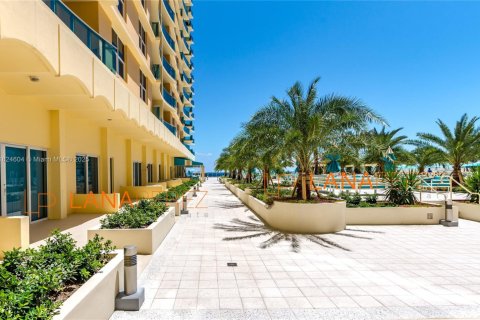 Condo in Hollywood, Florida, 1 bedroom  № 1807789 - photo 29