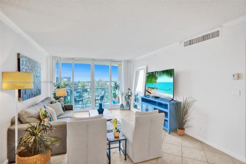 Condo in Hollywood, Florida, 1 bedroom  № 1807789 - photo 6