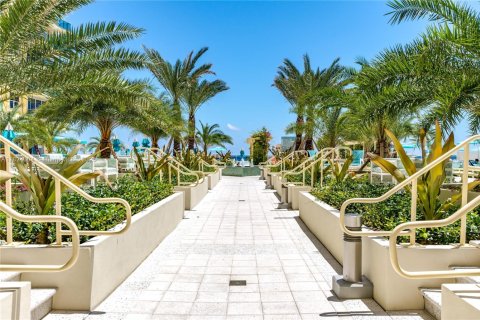 Condo in Hollywood, Florida, 1 bedroom  № 1807789 - photo 28