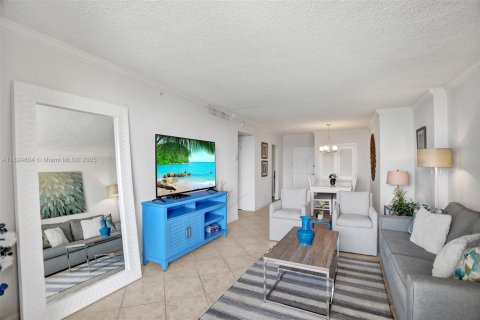 Condo in Hollywood, Florida, 1 bedroom  № 1807789 - photo 3