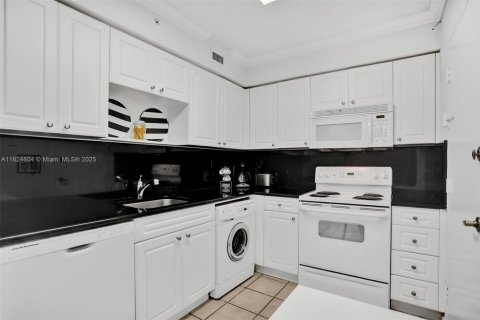 Condo in Hollywood, Florida, 1 bedroom  № 1807789 - photo 10
