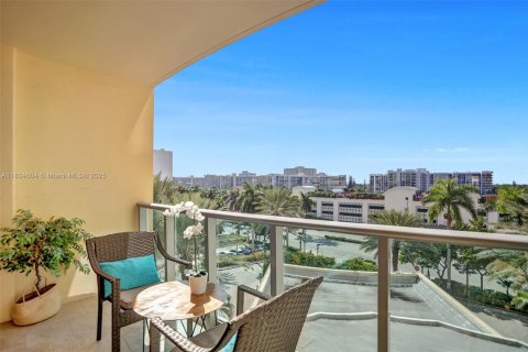 Condo in Hollywood, Florida, 1 bedroom  № 1807789 - photo 18