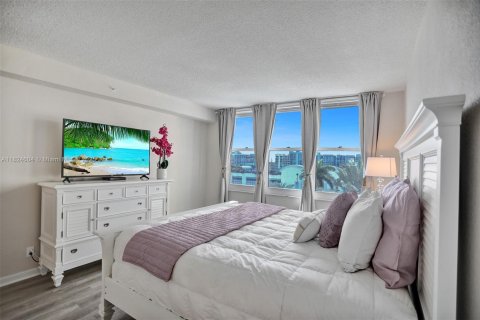 Condo in Hollywood, Florida, 1 bedroom  № 1807789 - photo 14