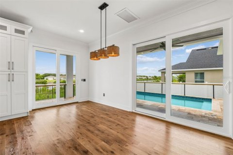 House in Safety Harbor, Florida 4 bedrooms, 318.93 sq.m. № 2225609 - photo 15