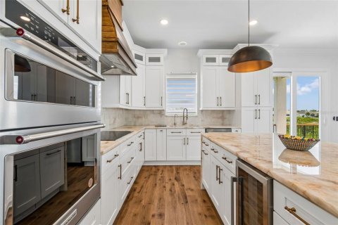 House in Safety Harbor, Florida 4 bedrooms, 318.93 sq.m. № 2225609 - photo 18