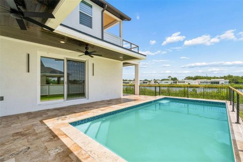 House in Safety Harbor, Florida 4 bedrooms, 318.93 sq.m. № 2225609 - photo 3