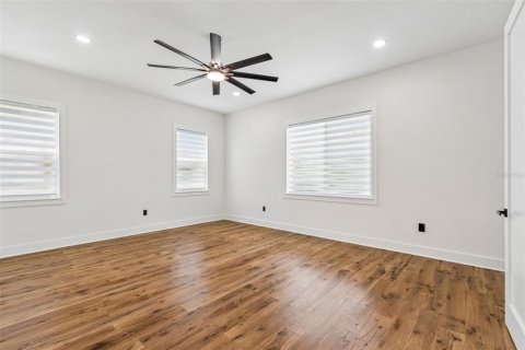 House in Safety Harbor, Florida 4 bedrooms, 318.93 sq.m. № 2225609 - photo 26
