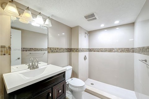 Condominio en alquiler en Miami, Florida, 1 dormitorio, 56.11 m2 № 2006207 - foto 23