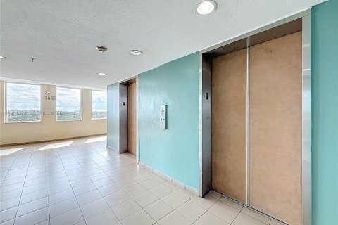 Condominio en alquiler en Miami, Florida, 1 dormitorio, 56.11 m2 № 2006207 - foto 29