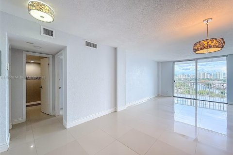 Condominio en alquiler en Miami, Florida, 1 dormitorio, 56.11 m2 № 2006207 - foto 13
