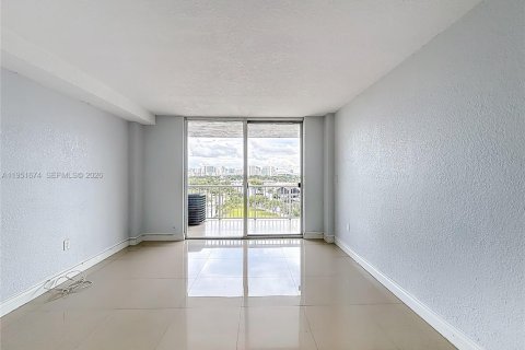 Condominio en alquiler en Miami, Florida, 1 dormitorio, 56.11 m2 № 2006207 - foto 16