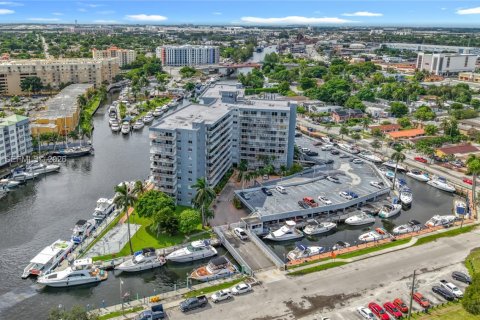 Condominio en alquiler en Miami, Florida, 1 dormitorio, 56.11 m2 № 2006207 - foto 2