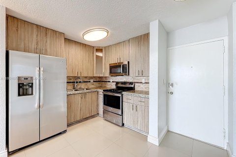 Condominio en alquiler en Miami, Florida, 1 dormitorio, 56.11 m2 № 2006207 - foto 9