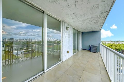 Condominio en alquiler en Miami, Florida, 1 dormitorio, 56.11 m2 № 2006207 - foto 25