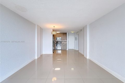 Condominio en alquiler en Miami, Florida, 1 dormitorio, 56.11 m2 № 2006207 - foto 15