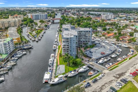 Condominio en Miami, Florida, 1 dormitorio  № 2006207