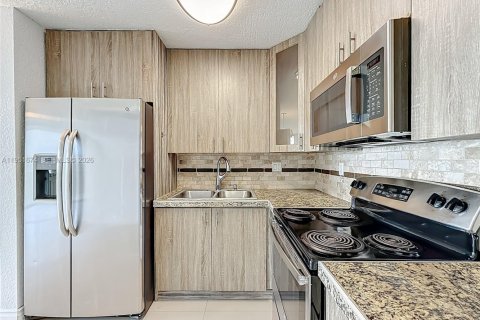 Condominio en alquiler en Miami, Florida, 1 dormitorio, 56.11 m2 № 2006207 - foto 11