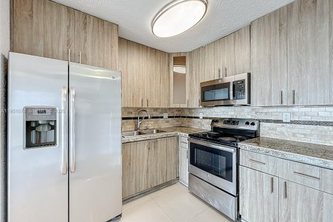 Condominio en alquiler en Miami, Florida, 1 dormitorio, 56.11 m2 № 2006207 - foto 10