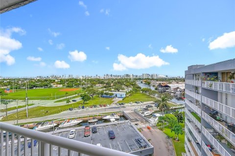 Condominio en alquiler en Miami, Florida, 1 dormitorio, 56.11 m2 № 2006207 - foto 26