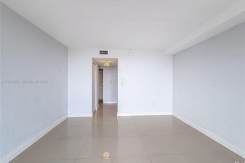 Condominio en alquiler en Miami, Florida, 1 dormitorio, 56.11 m2 № 2006207 - foto 19