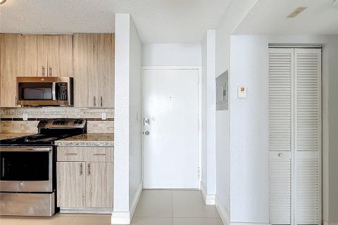 Condominio en alquiler en Miami, Florida, 1 dormitorio, 56.11 m2 № 2006207 - foto 8